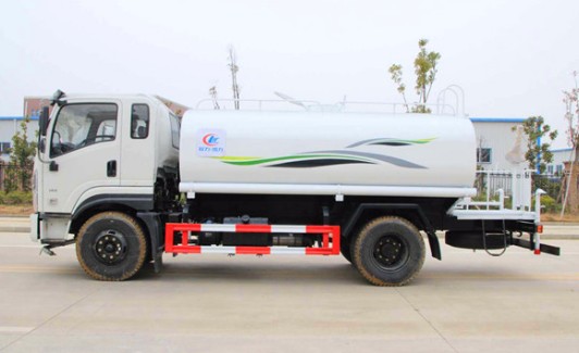 12噸灑水車要什么駕照_東風(fēng)專底D1駕駛室12噸綠化灑水車廠家價格4