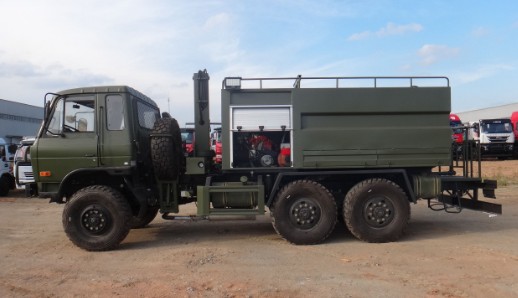 東風六驅太陽能光伏板清洗車 東風六驅太陽能光伏板清洗車