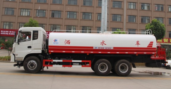 東風后八輪灑水車(D913駕駛室)高清圖片 東風后八輪灑水車(D913駕駛室)高清圖片