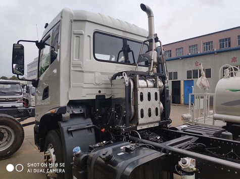 國六東風(fēng)天錦230馬力灑水車后掛排氣系統(tǒng)圖片 國六東風(fēng)天錦230馬力灑水車后掛排氣系統(tǒng)圖片