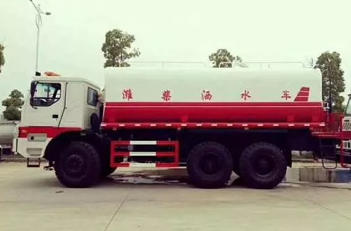 40噸寬體礦山灑水車圖片 40噸寬體礦山灑水車圖片