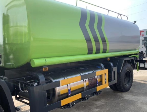 國六東風(fēng)天錦LNG灑水車圖片 國六東風(fēng)天錦LNG灑水車圖片