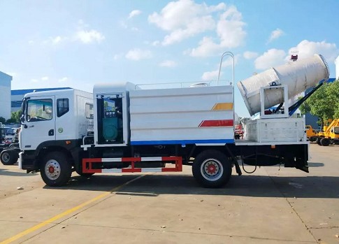 50-80米國五東風(fēng)D9抑塵車 50-80米國五東風(fēng)D9抑塵車