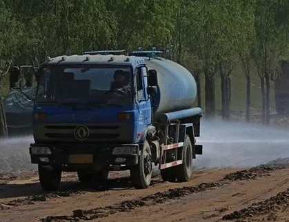 灑水車工作圖片 灑水車工作圖片