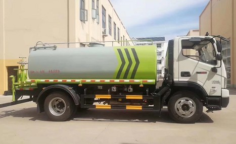 8噸灑水車廠家_國六8噸福田瑞沃ES3綠化灑水車廠家價格4