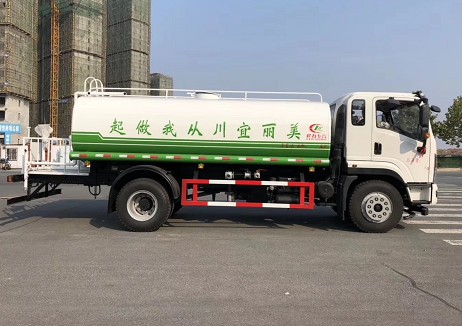 15噸灑水車多長(zhǎng)_大運(yùn)致勝15方綠化灑水車廠家價(jià)格4