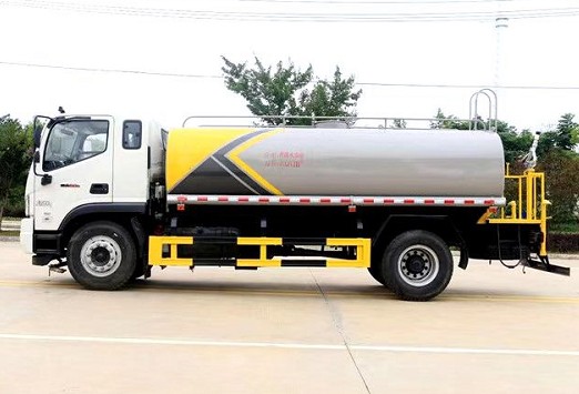 15噸灑水車廠家_國六15方福田瑞沃ES7綠化灑水車廠家價格4