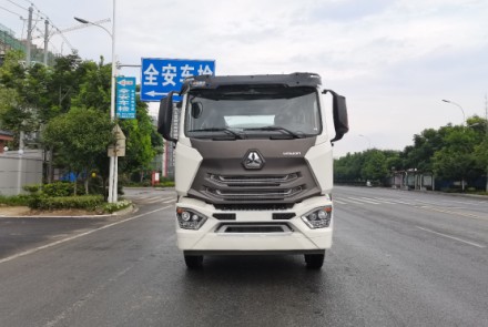 國六15噸重汽豪沃灑水車圖片 國六15噸重汽豪沃灑水車圖片