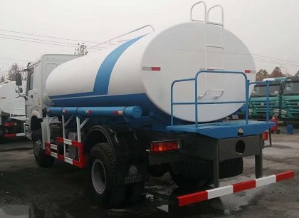 ���ڰ�4X4ȫ�Ӻ���13����ˮ܇�෽λ�DƬ