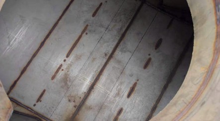 普通304不銹鋼運(yùn)水車(chē)罐體內(nèi)部 普通304不銹鋼運(yùn)水車(chē)罐體內(nèi)部