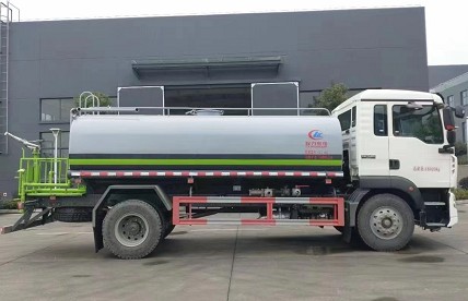 國(guó)六重汽豪沃TX綠化噴灑車圖片 國(guó)六重汽豪沃TX綠化噴灑車圖片