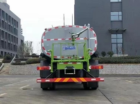 國(guó)六重汽豪沃TX綠化噴灑車圖片 國(guó)六重汽豪沃TX綠化噴灑車圖片