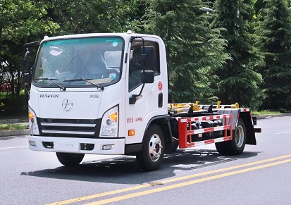 國六大運(yùn)藍(lán)牌勾臂垃圾車圖片 國六大運(yùn)藍(lán)牌勾臂垃圾車圖片