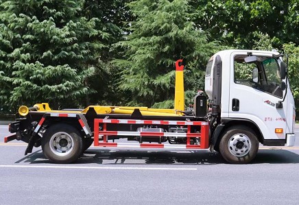 國六大運(yùn)藍(lán)牌勾臂垃圾車圖片 國六大運(yùn)藍(lán)牌勾臂垃圾車圖片