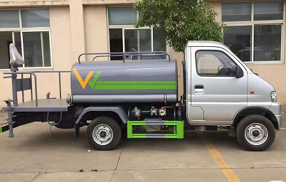 東風(fēng)小霸王灑水車圖片 東風(fēng)小霸王灑水車圖片