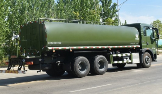 重汽豪沃304不銹鋼灑水車_重汽豪沃20噸熱水保溫運(yùn)水車 重汽豪沃304不銹鋼灑水車_重汽豪沃20噸熱水保溫運(yùn)水車