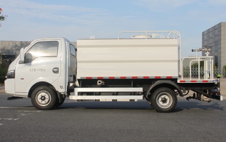 東風途逸純電動5方灑水車_東風途逸純電動4方路面養護車3