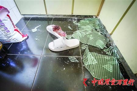 我愛(ài)我家新租房櫥柜玻璃突然脫落割傷租客