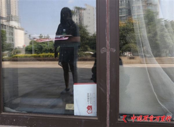 5月6日,龍泉驛區(qū)悅來(lái)街,一號(hào)家居網(wǎng)成都總部大門(mén)緊閉 本文圖均為成都商報(bào) 圖