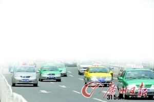 出租車行業(yè)是否存在茶水費問題?司機(jī)說法不一。記者陳安攝 (資料圖片) 出租車行業(yè)是否存在茶水費問題?司機(jī)說法不一。記者陳安攝 (資料圖片)
