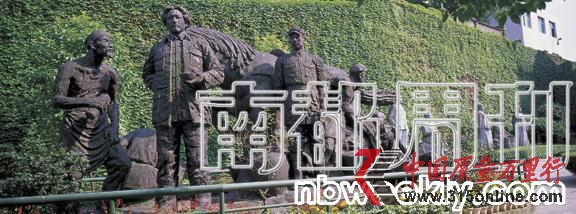 茅臺酒廠展覽館內(nèi)的紅軍長征群像。 茅臺酒廠展覽館內(nèi)的紅軍長征群像。