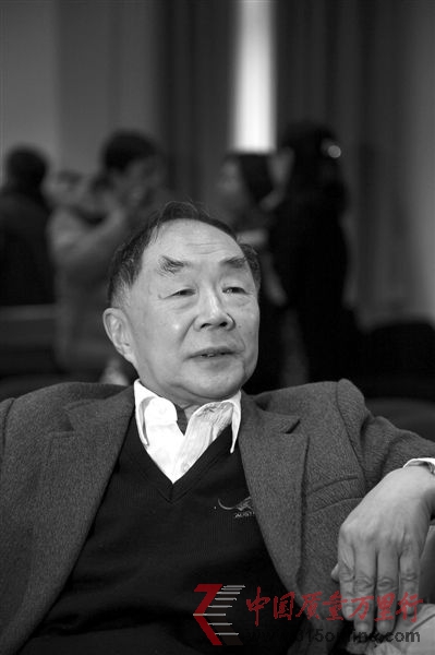 陳君石 中國(guó)工程院院士、中國(guó)疾病預(yù)防控制中心營(yíng)養(yǎng)與食品安全所研究員,是我國(guó)食品毒理學(xué)學(xué)科的創(chuàng)始人之一。