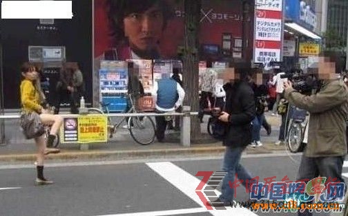 日本街頭女子無恥行為實(shí)在讓人汗顏