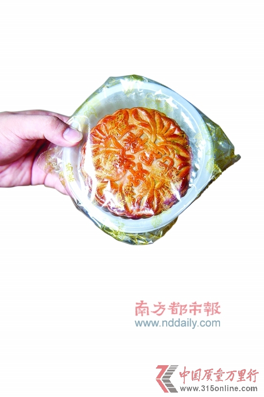 成品月餅包裝上印有“安琪”“琪旺”以及“好想家”等。 成品月餅包裝上印有“安琪”“琪旺”以及“好想家”等。