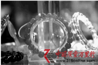 南洋玉器等品牌以次充好價(jià)值20元玻璃賣(mài)上萬(wàn)元