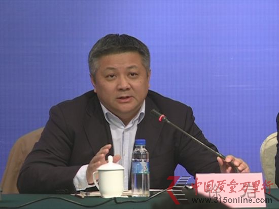 江南大學(xué)釀酒科學(xué)與酶技術(shù)中心主任 釀造微生物與應(yīng)用酶學(xué)研究室主任 徐巖博士(發(fā)布會現(xiàn)場圖) 江南大學(xué)釀酒科學(xué)與酶技術(shù)中心主任 釀造微生物與應(yīng)用酶學(xué)研究室主任 徐巖博士(發(fā)布會現(xiàn)場圖)
