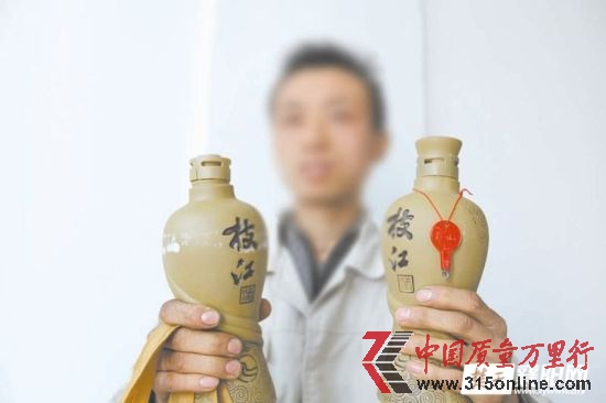 右邊的酒瓶即為未開(kāi)封的空瓶 記者 楊聞名 攝